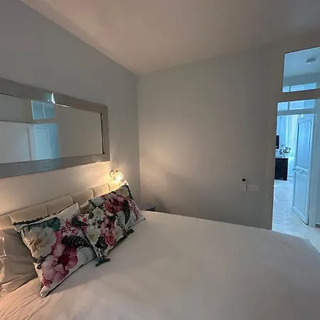 Rossetti Rosa Vieux 2 Bed アパート