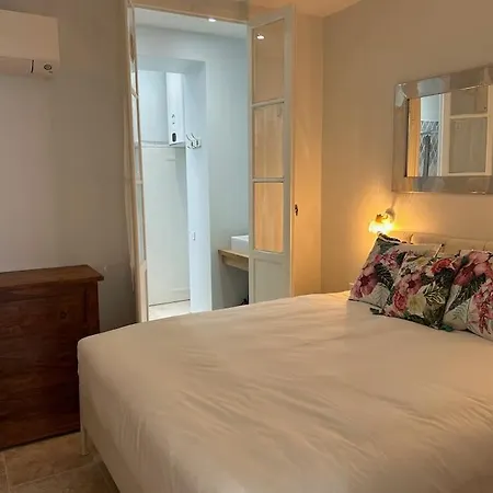 Rossetti Rosa Vieux 2 Bed ニース
