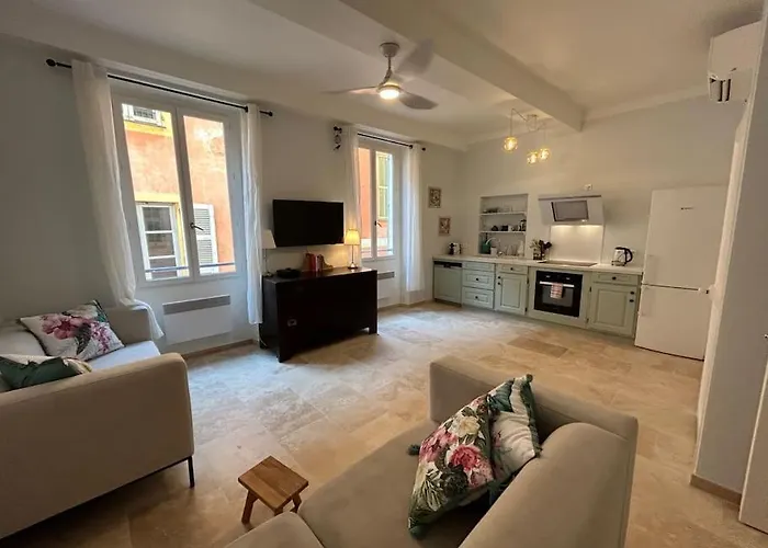 Rossetti Rosa Vieux 2 Bed Апартаменты *