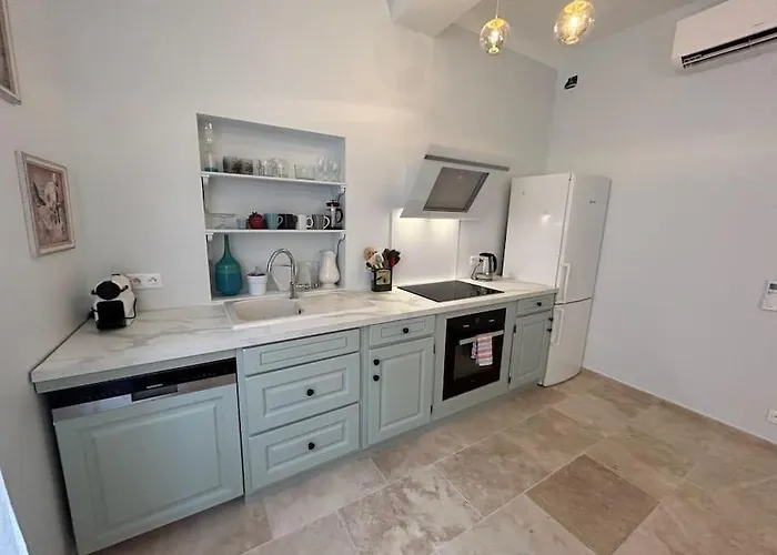 Rossetti Rosa Vieux 2 Bed Апартаменты