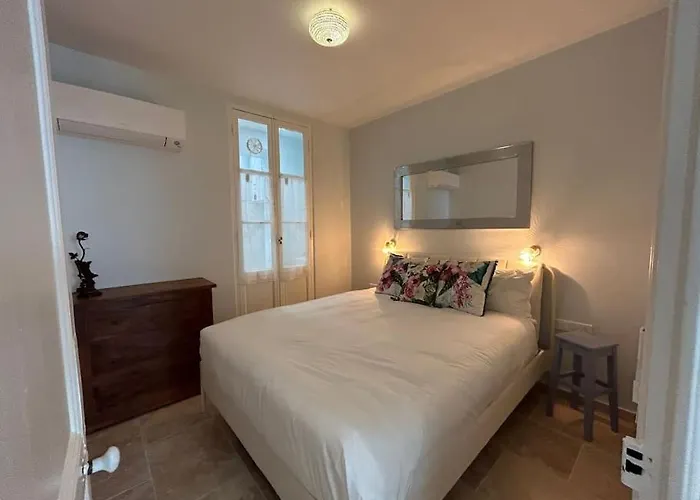 Rossetti Rosa Vieux 2 Bed * Ницца