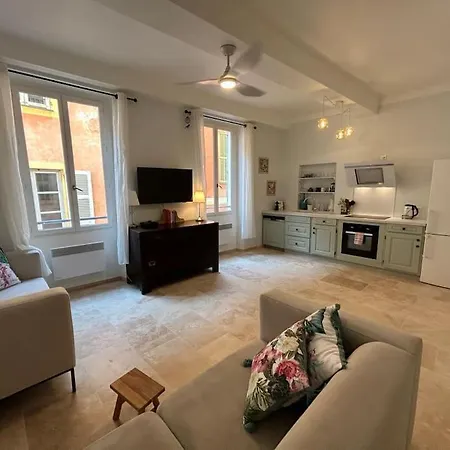 Rossetti Rosa Vieux 2 Bed Апартаменты *